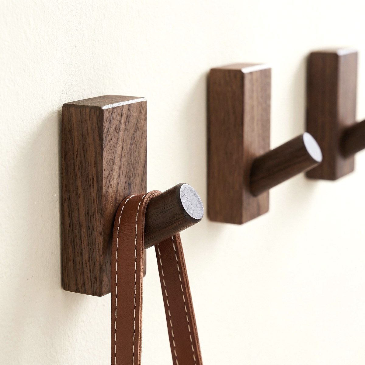 Mantee Wall Hanger, wall storage for full
